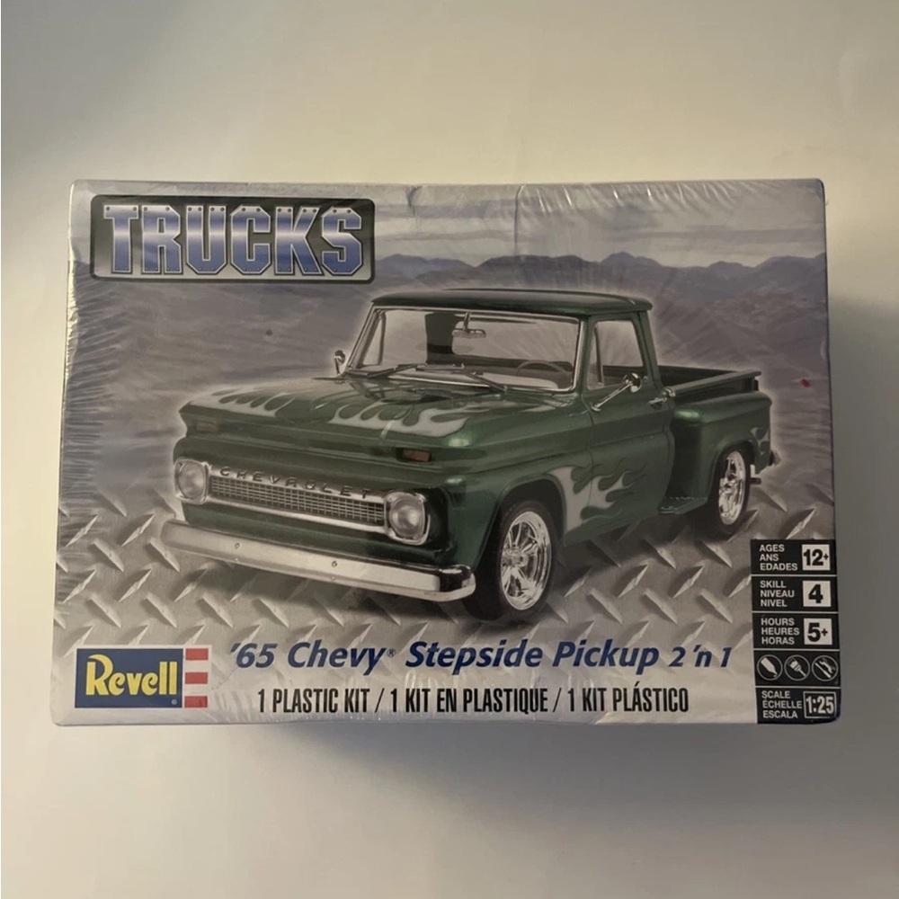 NEW REVELL '65 Chevy Stepside PickUp Truck 2'n 1 Model Kit 1/25 Scale SEALED
